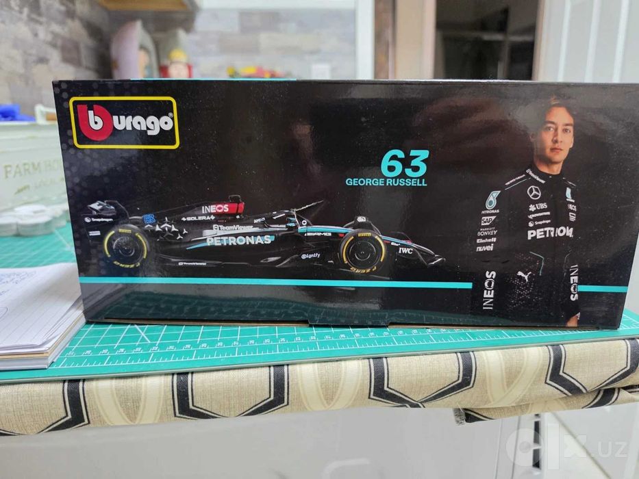 Mercedes AMG F1 Paddock set Bburago W15