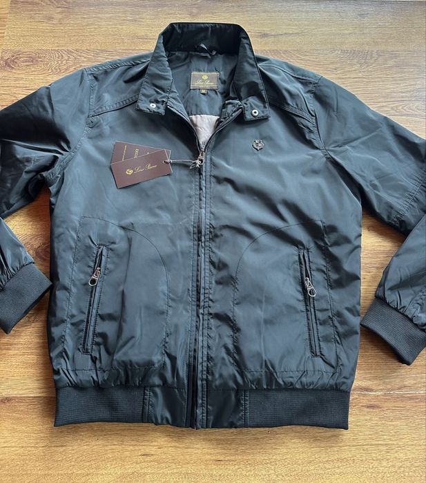 Мъжко,черно яке Loro Piana с метално лого и ципове на джобовете