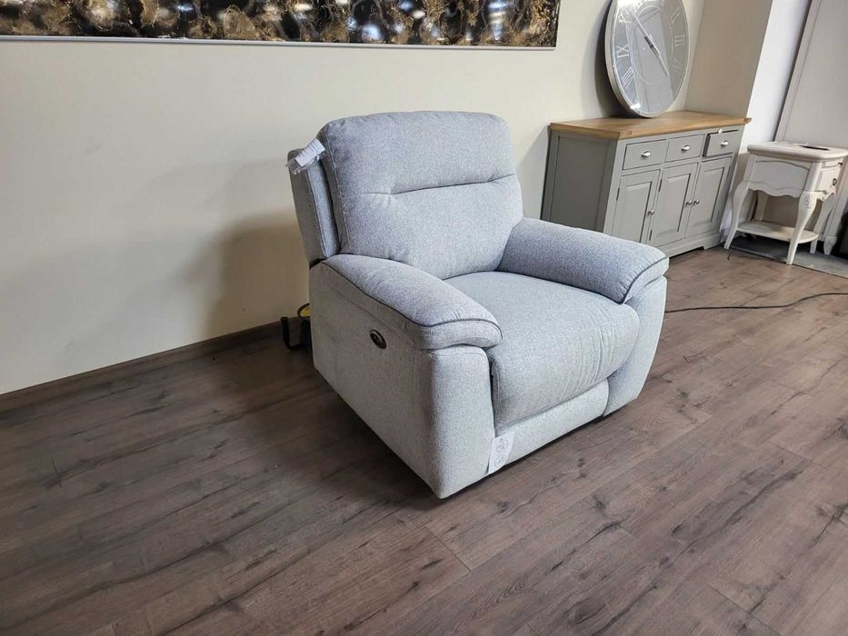 Светло сив фотьойл от плат с електрически релаксиращ механизъм