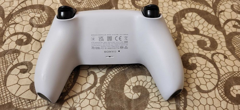 Sony PS5 Wireless Controller CFI-ZCT1W fuctional maneta