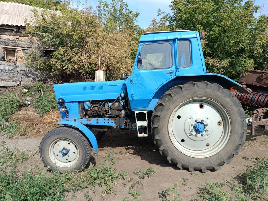 Трактор с прессом