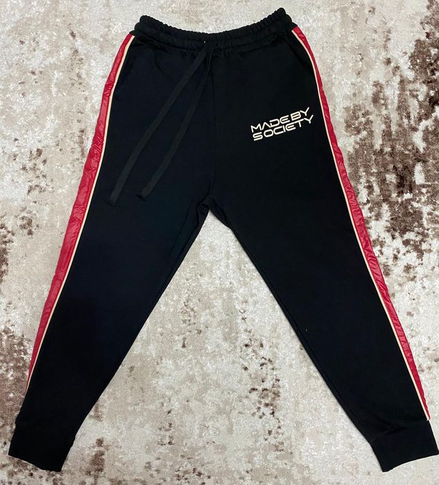 Vând compleu nou de bărbați Made by Society ( din 3 piese )