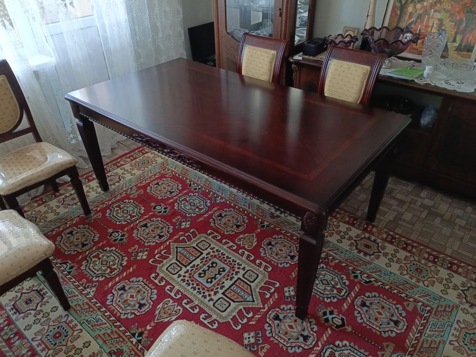 Стол и стулья 150 000 тг