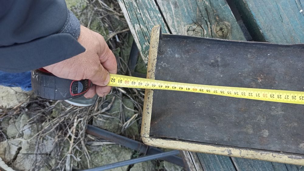 Masca semineu din fonta