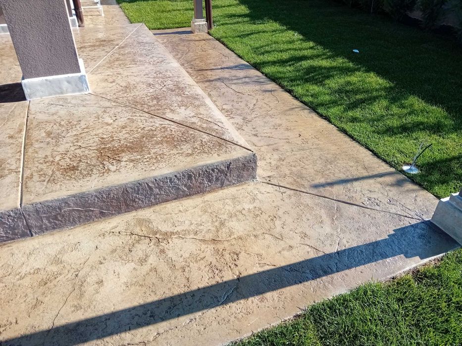 Щампован и сив бетон