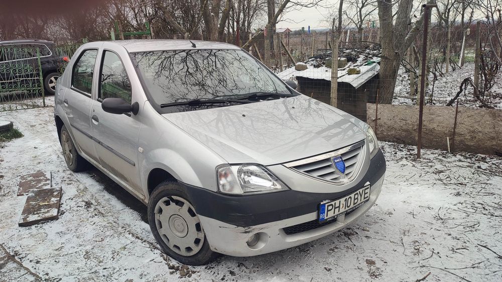 Vând Logan standard