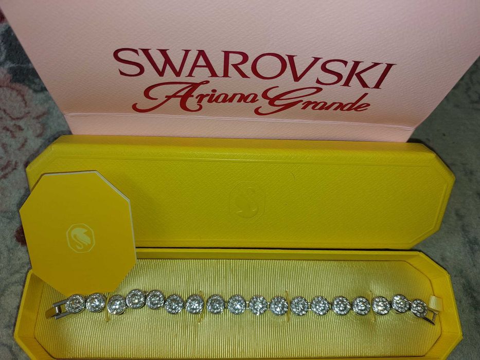 Bratarai cu strasuri inimioare in cutie cadou Swarovski