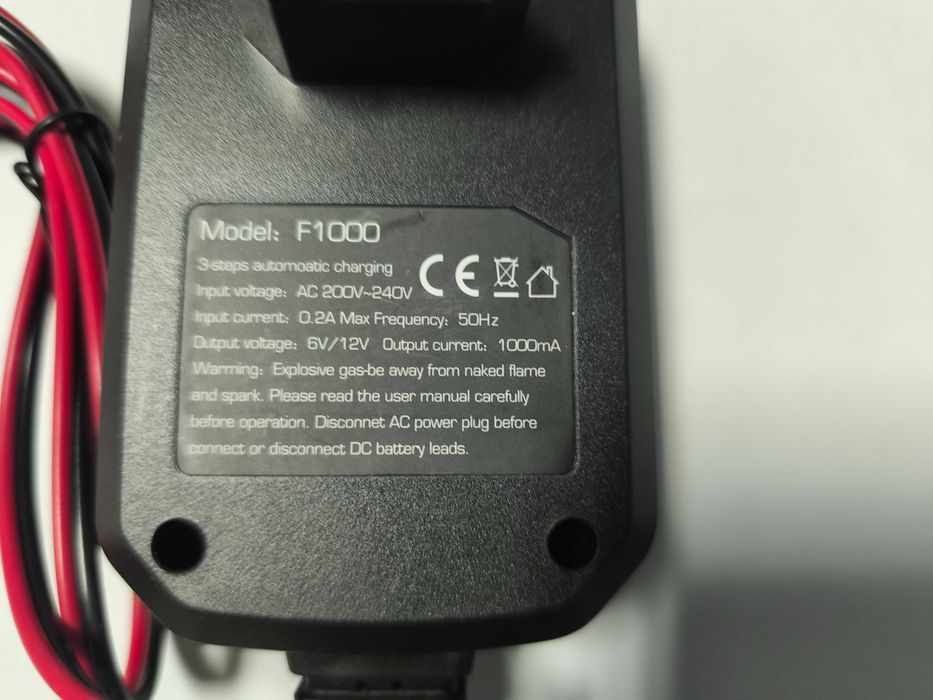 Incarcator digital smart de acumulatori Li-ion 6V/12V