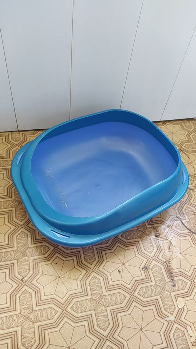 Продаётся лоток.