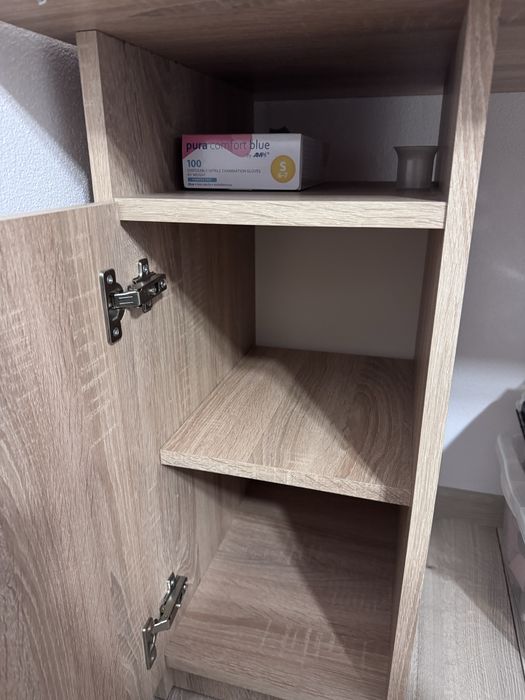 Birou cu 4 sertare si o usa cu polita