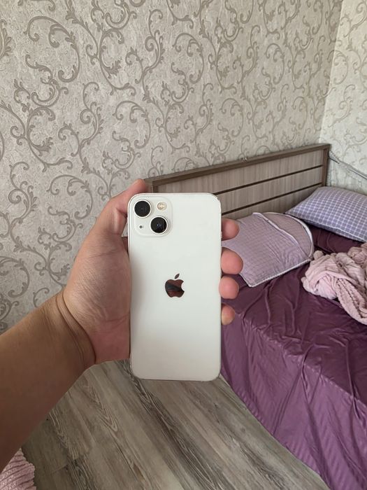 Продам iPhone 13 (Белый, 128 ГБ)