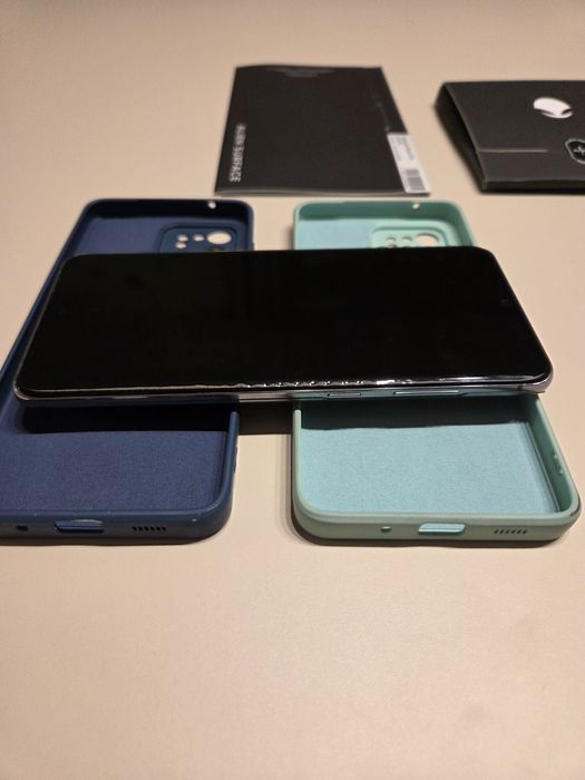 Samsung Galaxy S20 Ultra impecabil + 1 folie noua Alien + 2 huse