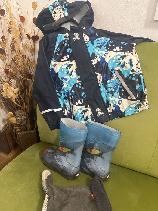 Детско яке и ботушки за дъжд