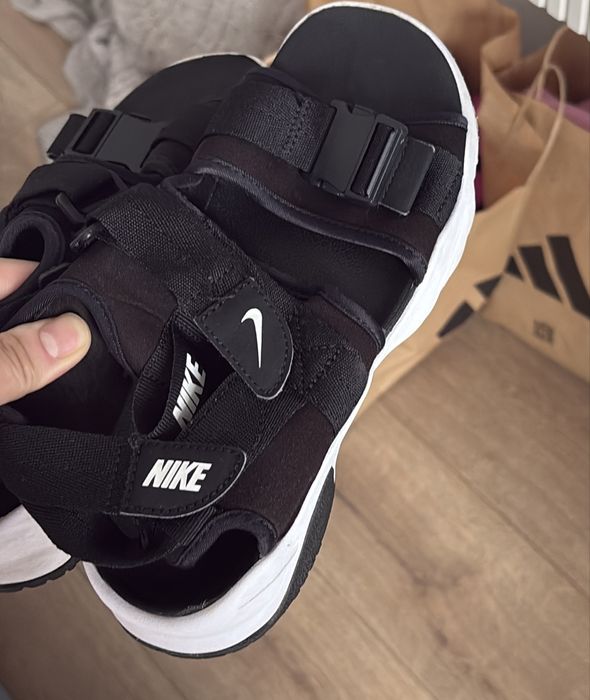 Продам сандали nike