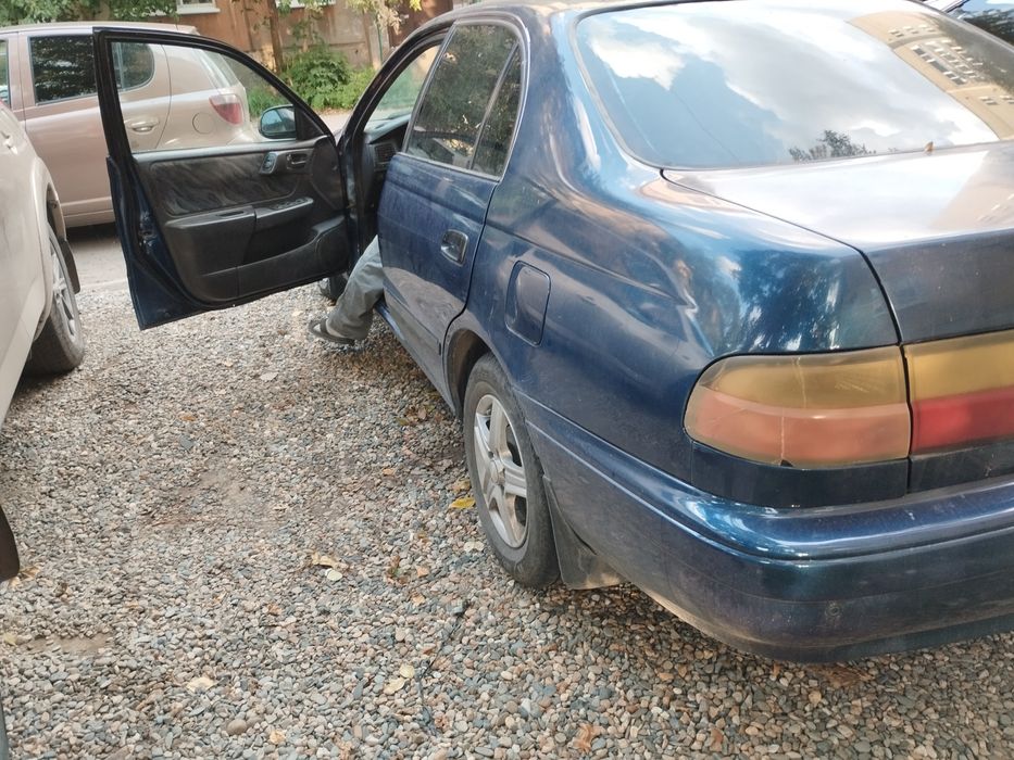 Автомобиль Тойота Карина Е