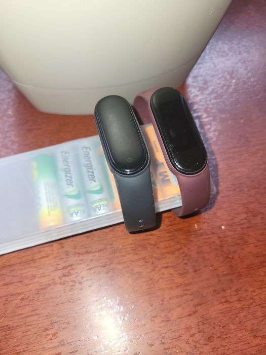 Mi band 4 две штуки.