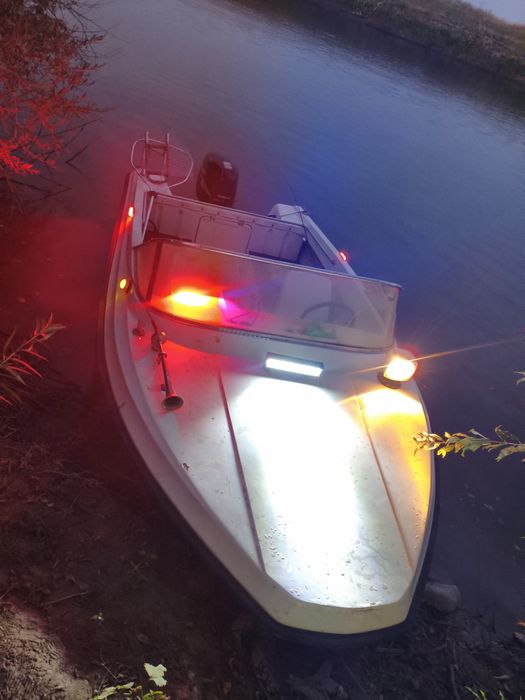 Катер с лодочный мотором df50