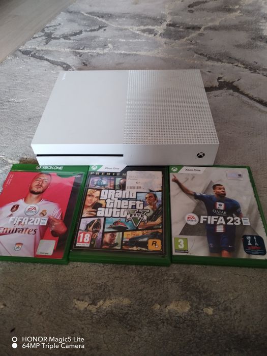 Xbox one s , memorie 1tb,puțin folosit 8 jocuri