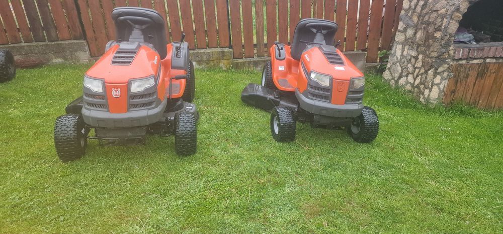 Vind două tractorase