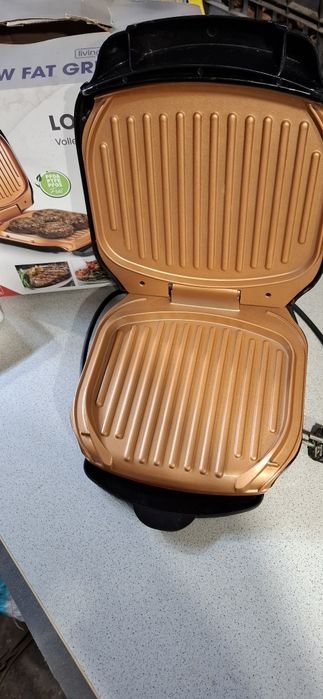 Grill Low Fatt pentru gătit pe ambele părți.