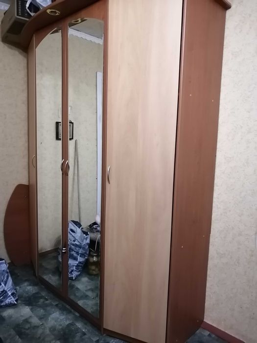 Продам большой шифоньер в спальню.