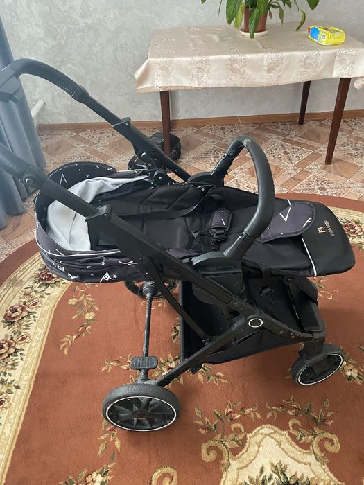 Продам коляску 10 тысяч тенге