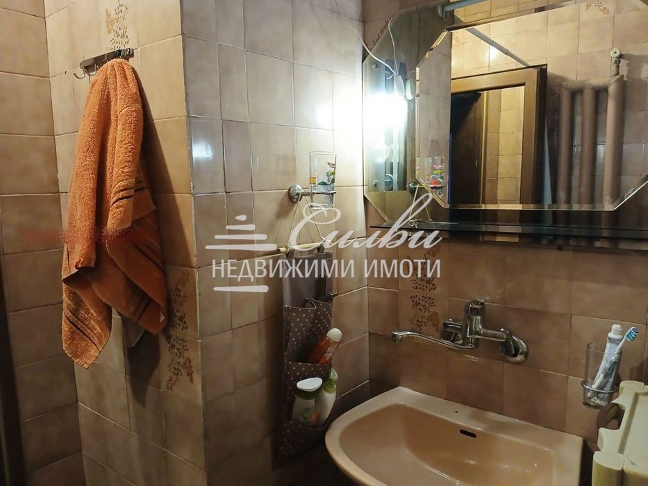 Дава се под наем Тристаен апартамент в Шумен, Център - 93 кв.м за 408 € - Снимка #7