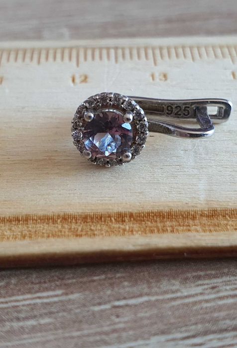 Сребърна обеца само една