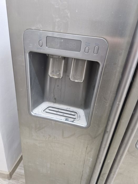 Продам большой холодильник