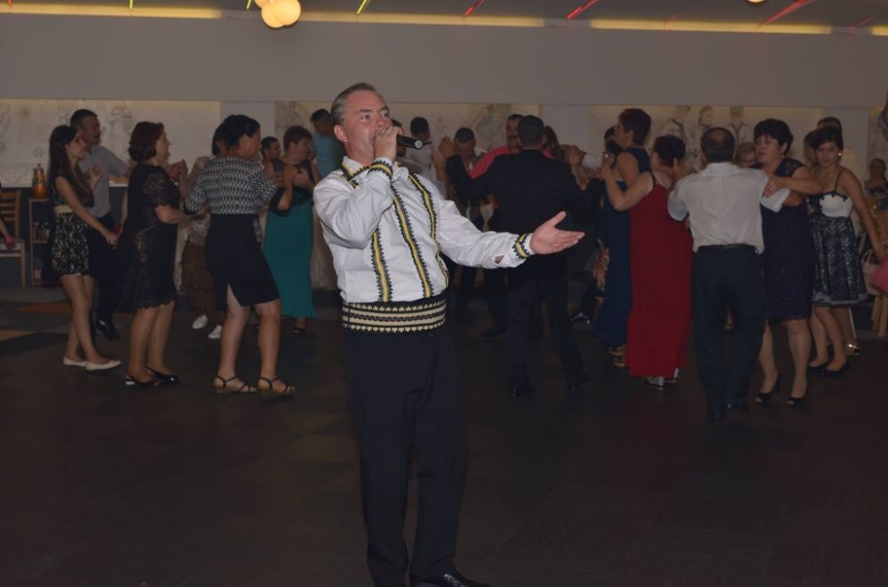 Formatie de nunti sau DJ