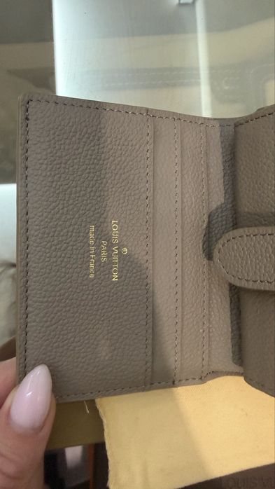 Аксесоар тип портфейл LV