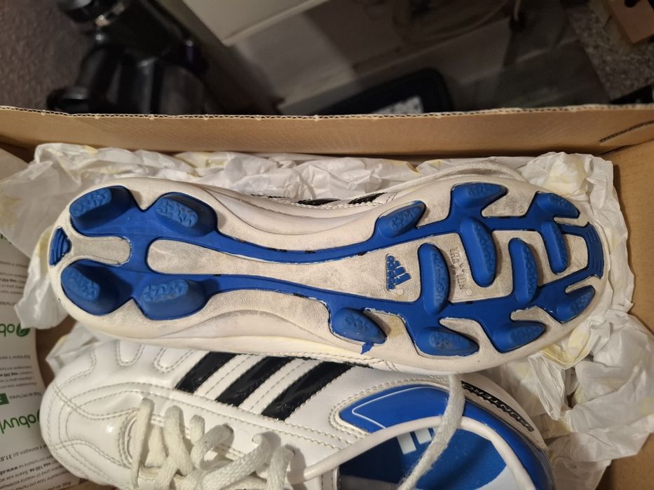 Бутони Adidas...