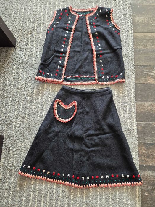 Костюмчето от баба:соц носталгия, ръчна изработка,вълна