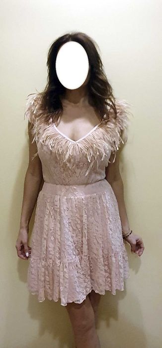 Rochie dantela cu pene de strut