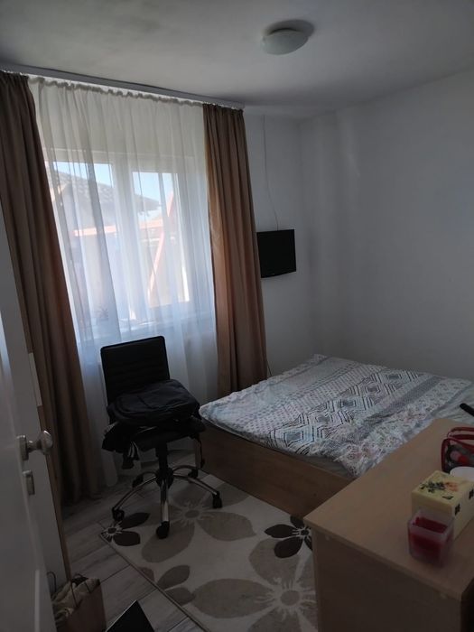 Vand casa 3 dormitoare, living, bucătărie. Intrare Popricani case noi.