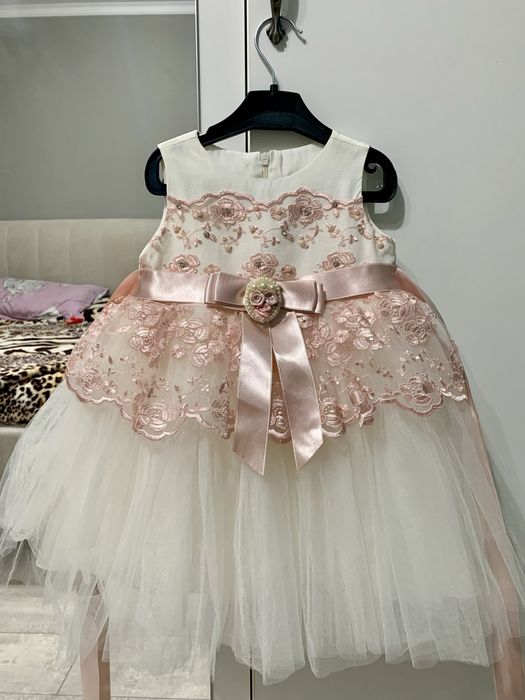 Срочно продам нарядное детское платье