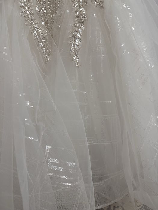 Продам платье на 6-7 лет