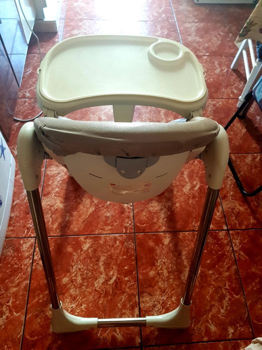 Scaun de masă pentru bebeluși