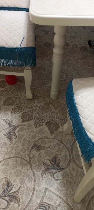 Продается стол и стулья