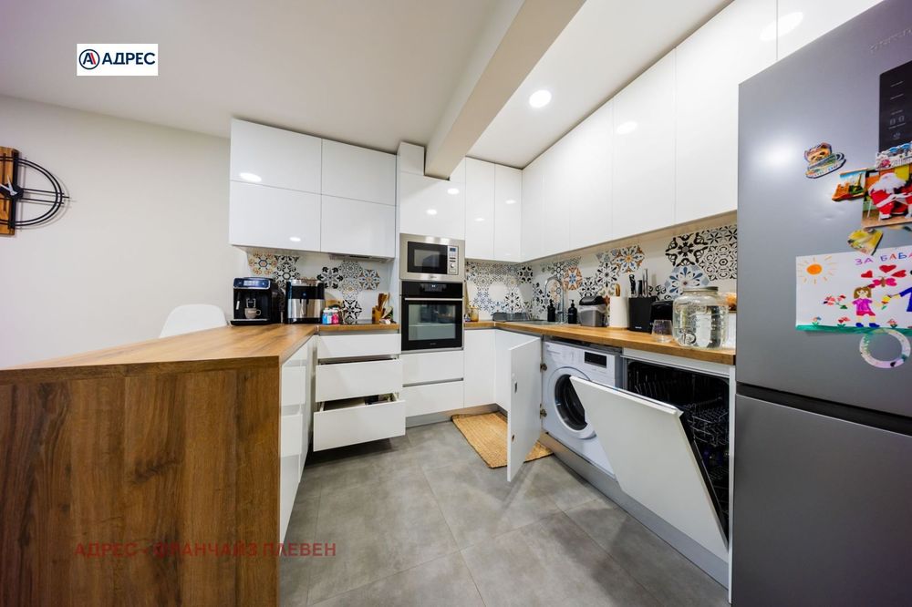 Продава се Тристаен апартамент в Плевен, Сторгозия - 93 кв.м за 2366 €/кв.м - Снимка #3