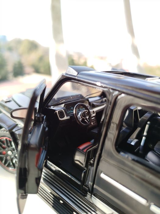 Metallic car Mercedes-Benz G63 BRABUS 800