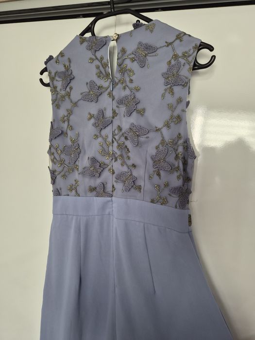 Син гащеризон със широки крачоли