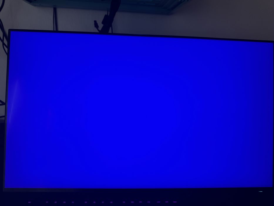 Alienware AW2723DF 1440p 280 hz + подарък видео карта Rx 570