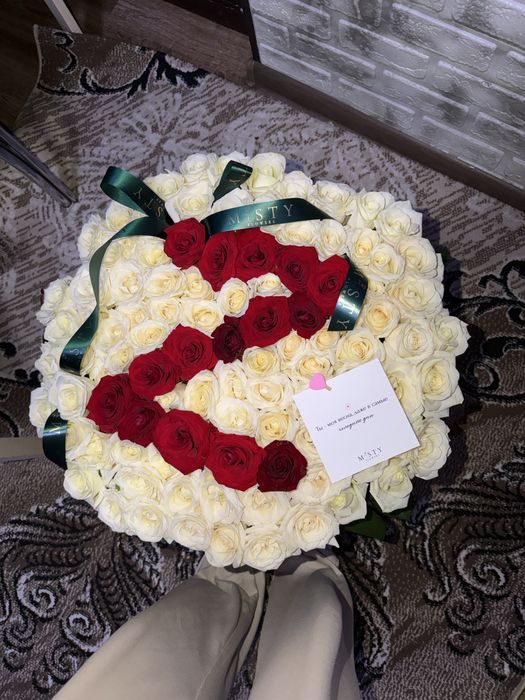 Розы 101 штук именой