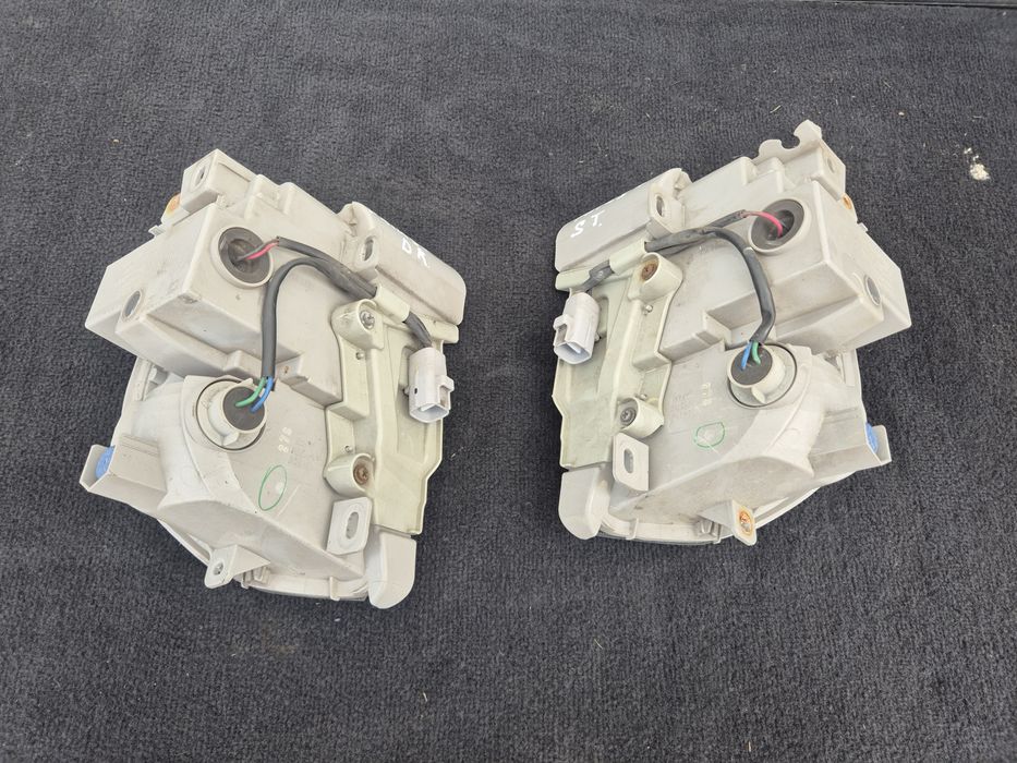 Lumini de Zi/Semnalizare Toyota Prius Plus. 2012-2015. Volan stinga.