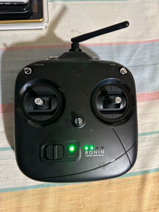 Vând DJI remote control pentru dji ronin.