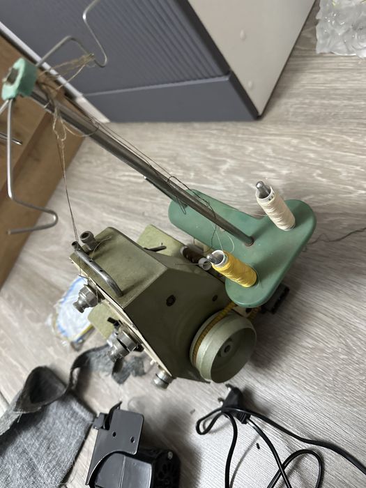 Оверлок трехниточный