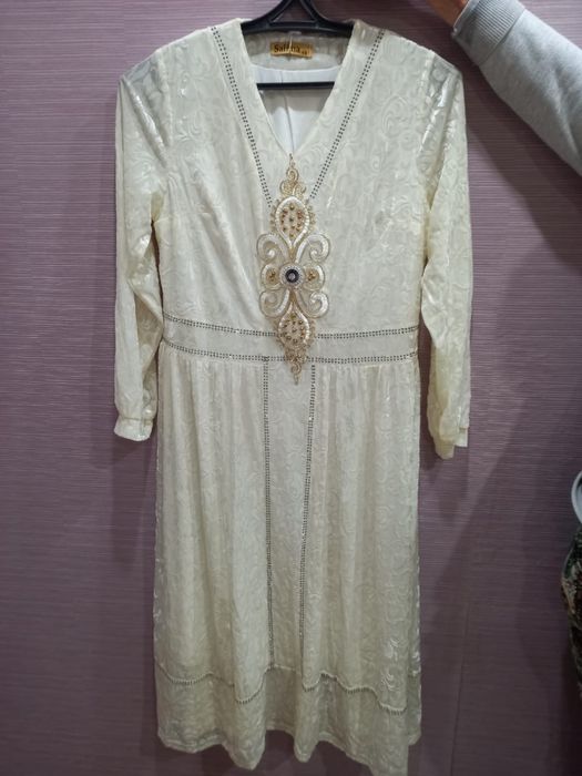 Продам платья новые