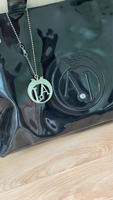 Черна лачена чанта ARMANI JEANS