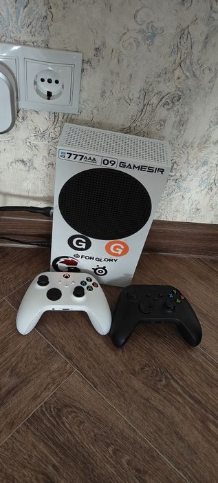 Xbox series S полный комплек 2 геймпада